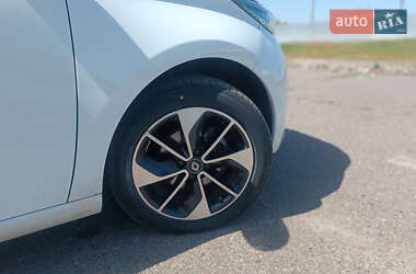 Хэтчбек Renault Zoe 2018 в 