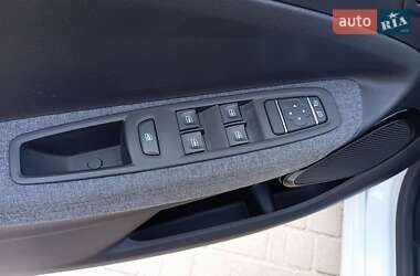 Хэтчбек Renault Zoe 2020 в 