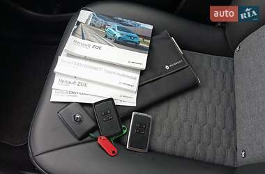 Хэтчбек Renault Zoe 2020 в 