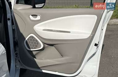 Хетчбек Renault Zoe 2015 в 