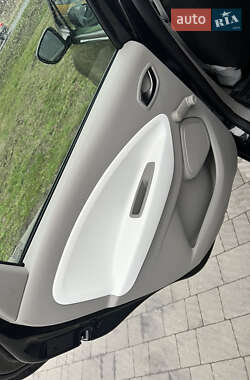 Хэтчбек Renault Zoe 2019 в 