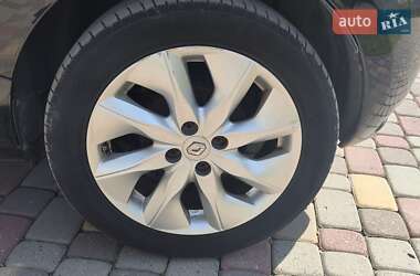 Хетчбек Renault Zoe 2016 в 