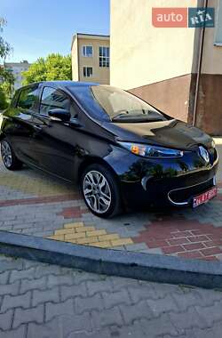 Хетчбек Renault Zoe 2015 в 