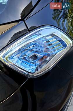 Хетчбек Renault Zoe 2015 в 
