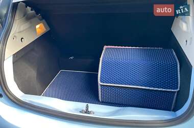 Хэтчбек Renault Zoe 2013 в 