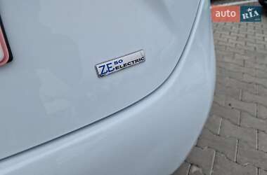 Хэтчбек Renault Zoe 2020 в 
