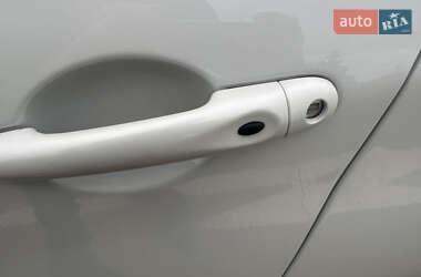 Хэтчбек Renault Zoe 2015 в 