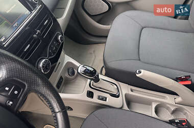 Хэтчбек Renault Zoe 2015 в 