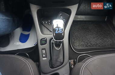 Хетчбек Renault Zoe 2017 в 