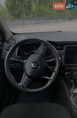 Хэтчбек Renault Zoe 2020 в 