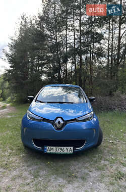 Хэтчбек Renault Zoe 2017 в 