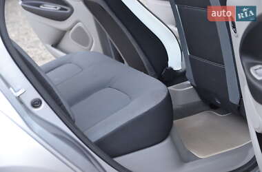 Хетчбек Renault Zoe 2016 в 