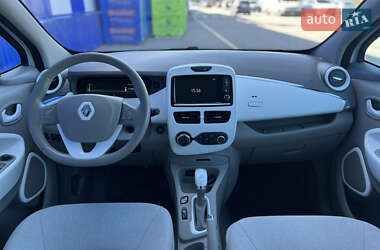 Хэтчбек Renault Zoe 2015 в 