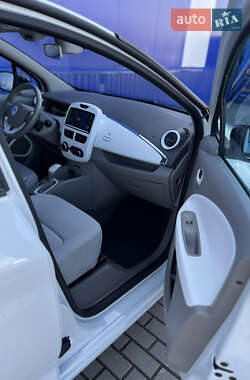 Хэтчбек Renault Zoe 2015 в 