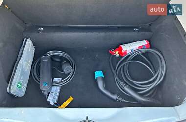 Хэтчбек Renault Zoe 2017 в 