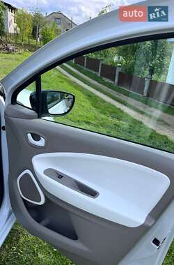 Хэтчбек Renault Zoe 2016 в 