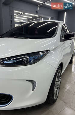 Хэтчбек Renault Zoe 2013 в 