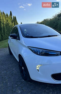 Хэтчбек Renault Zoe 2016 в 