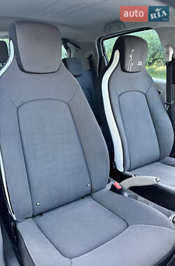 Хэтчбек Renault Zoe 2016 в 