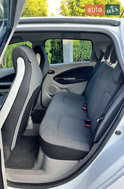 Хэтчбек Renault Zoe 2016 в 