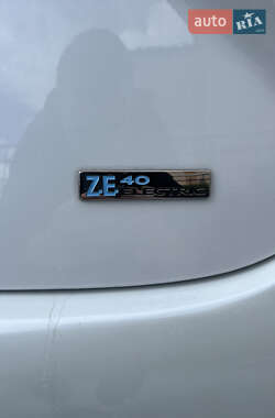 Хетчбек Renault Zoe 2017 в 