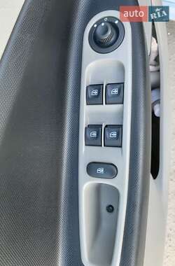 Хэтчбек Renault Zoe 2015 в 