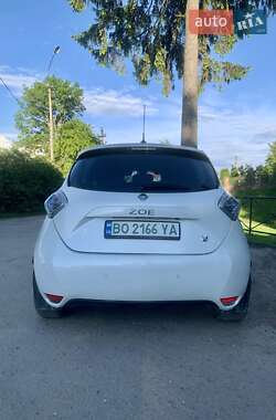Хэтчбек Renault Zoe 2015 в 