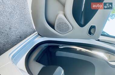Хэтчбек Renault Zoe 2015 в 