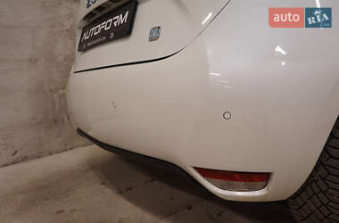 Хэтчбек Renault Zoe 2015 в 