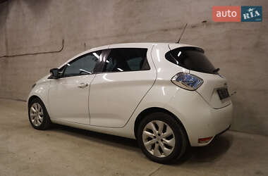 Хэтчбек Renault Zoe 2015 в 