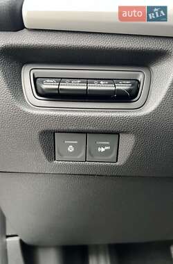Хэтчбек Renault Zoe 2021 в 