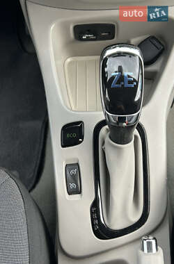 Хетчбек Renault Zoe 2016 в 