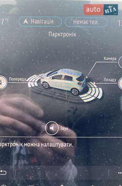 Хэтчбек Renault Zoe 2019 в 