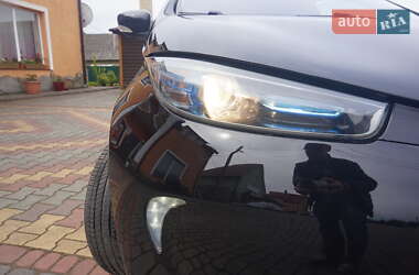 Хетчбек Renault Zoe 2015 в 