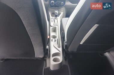 Хетчбек Renault Zoe 2015 в 
