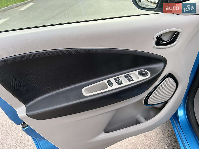 Хэтчбек Renault Zoe 2015 в Киеве