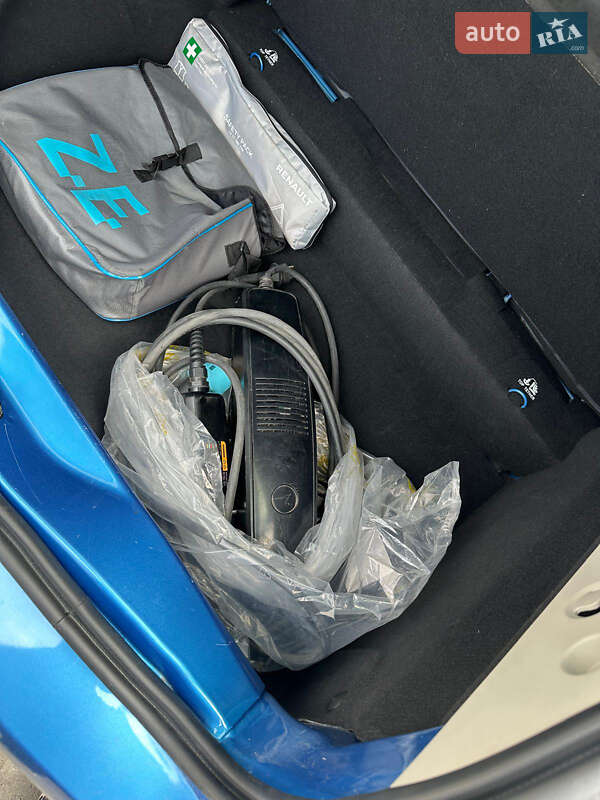 Хэтчбек Renault Zoe 2015 в Киеве