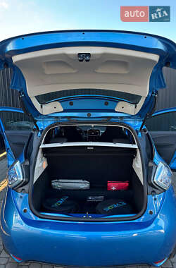Хэтчбек Renault Zoe 2018 в 