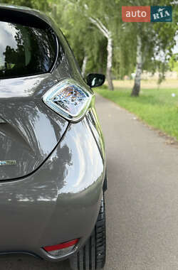 Хэтчбек Renault Zoe 2016 в 