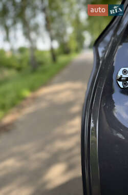 Хэтчбек Renault Zoe 2016 в 