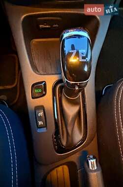Хэтчбек Renault Zoe 2017 в 