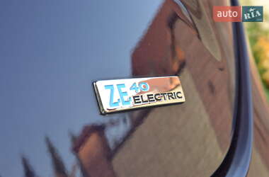 Хэтчбек Renault Zoe 2019 в 
