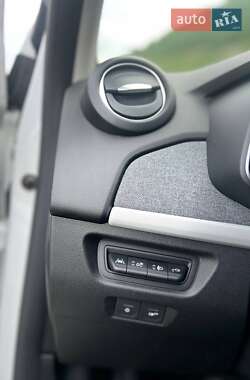 Хэтчбек Renault Zoe 2020 в 