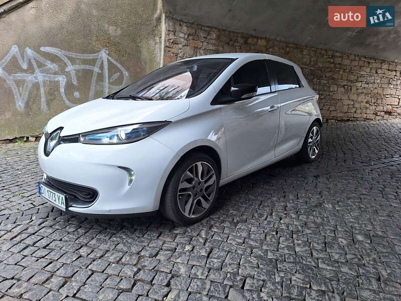 Хэтчбек Renault Zoe 2015 в 