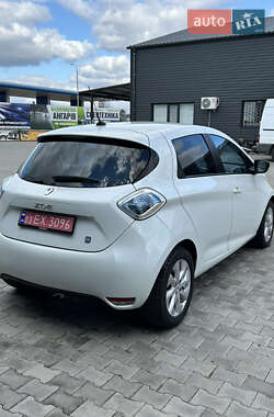Хэтчбек Renault Zoe 2016 в 