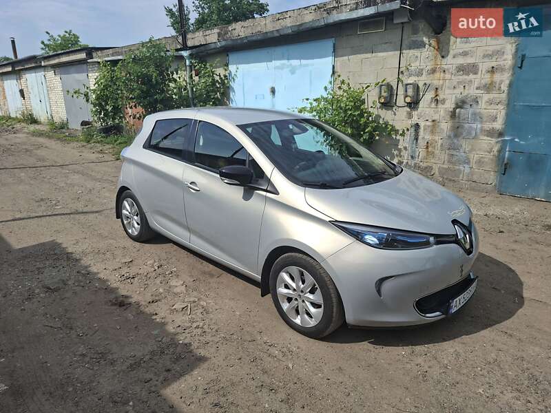 Хэтчбек Renault Zoe 2016 в 