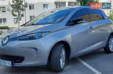 Хэтчбек Renault Zoe 2016 в 