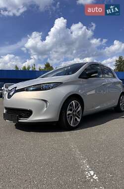 Хэтчбек Renault Zoe 2017 в 