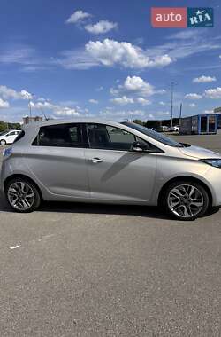 Хэтчбек Renault Zoe 2017 в 