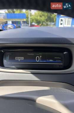 Хэтчбек Renault Zoe 2016 в 
